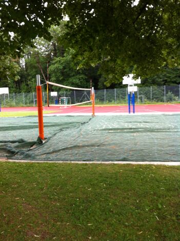 Abdecknetz grün mit Kette rundum eingenäht >> ?m Breite & ?m Länge >> grünes engmaschiges Netz z.B. für Beachvolleyballplätze, Sandplätze, Sandgruben